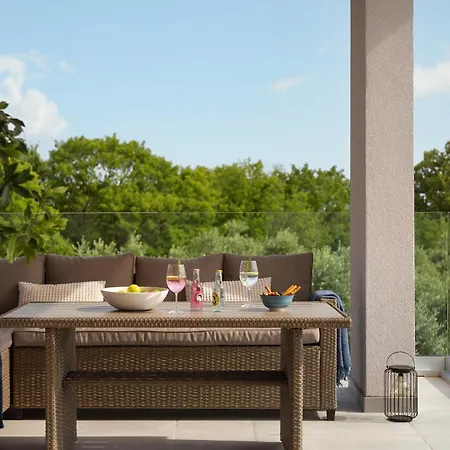 Km 5 Bedroom With Pool And Garden * Ubasico