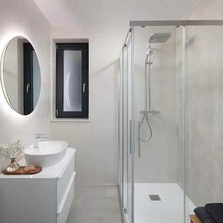 Km 5 Bedroom With Pool And Garden Villa