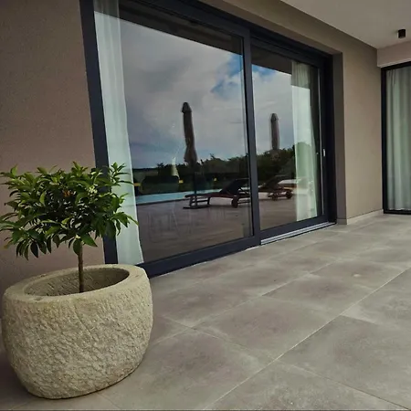 Km 5 Bedroom With Pool And Garden 빌라 Brdo (Rasa)