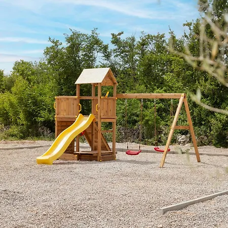 Km 5 Bedroom With Pool And Garden *