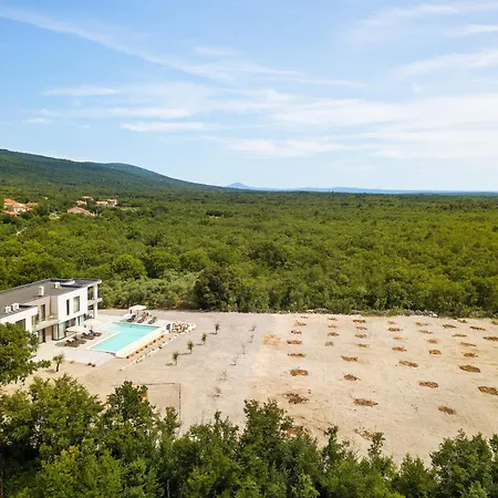 Km 5 Bedroom With Heted Pool And Garden Βίλα