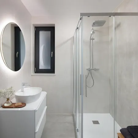 Km 5 Bedroom With Pool And Garden 빌라 *