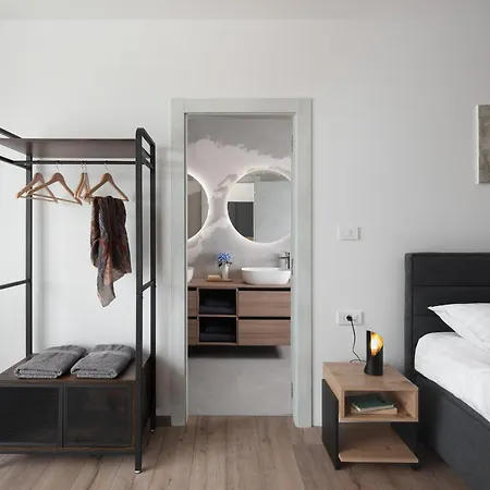 Villa Km 5 Bedroom With Pool And Garden Brdo