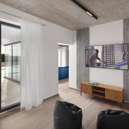빌라 Km 5 Bedroom With Pool And Garden