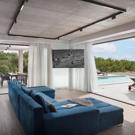 Km 5 Bedroom With Pool And Garden Brdo (Rasa)