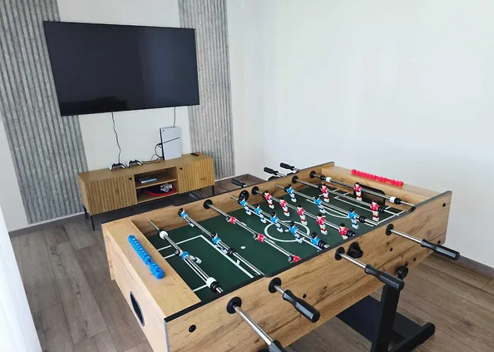 Km 5 Bedroom With Pool And Garden *