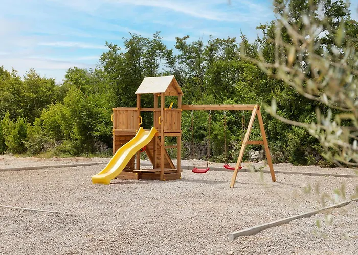 Km 5 Bedroom With Pool And Garden *