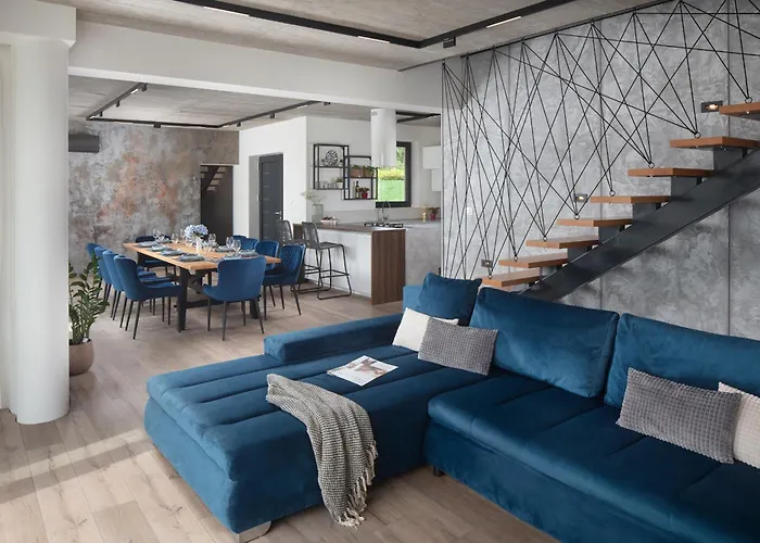 Villa Km 5 Bedroom With Pool And Garden *