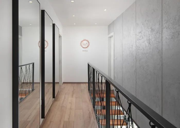 Km 5 Bedroom With Pool And Garden Villa